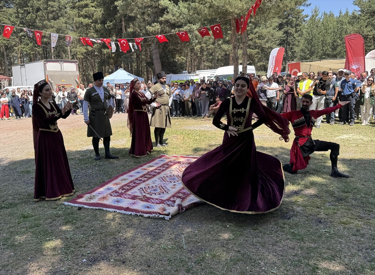 Ardahan'da aşıklık geleneğinin gelecek kuşaklara aktarılması amacıyla "5. Hanaklı Aşık Mazlumi...
