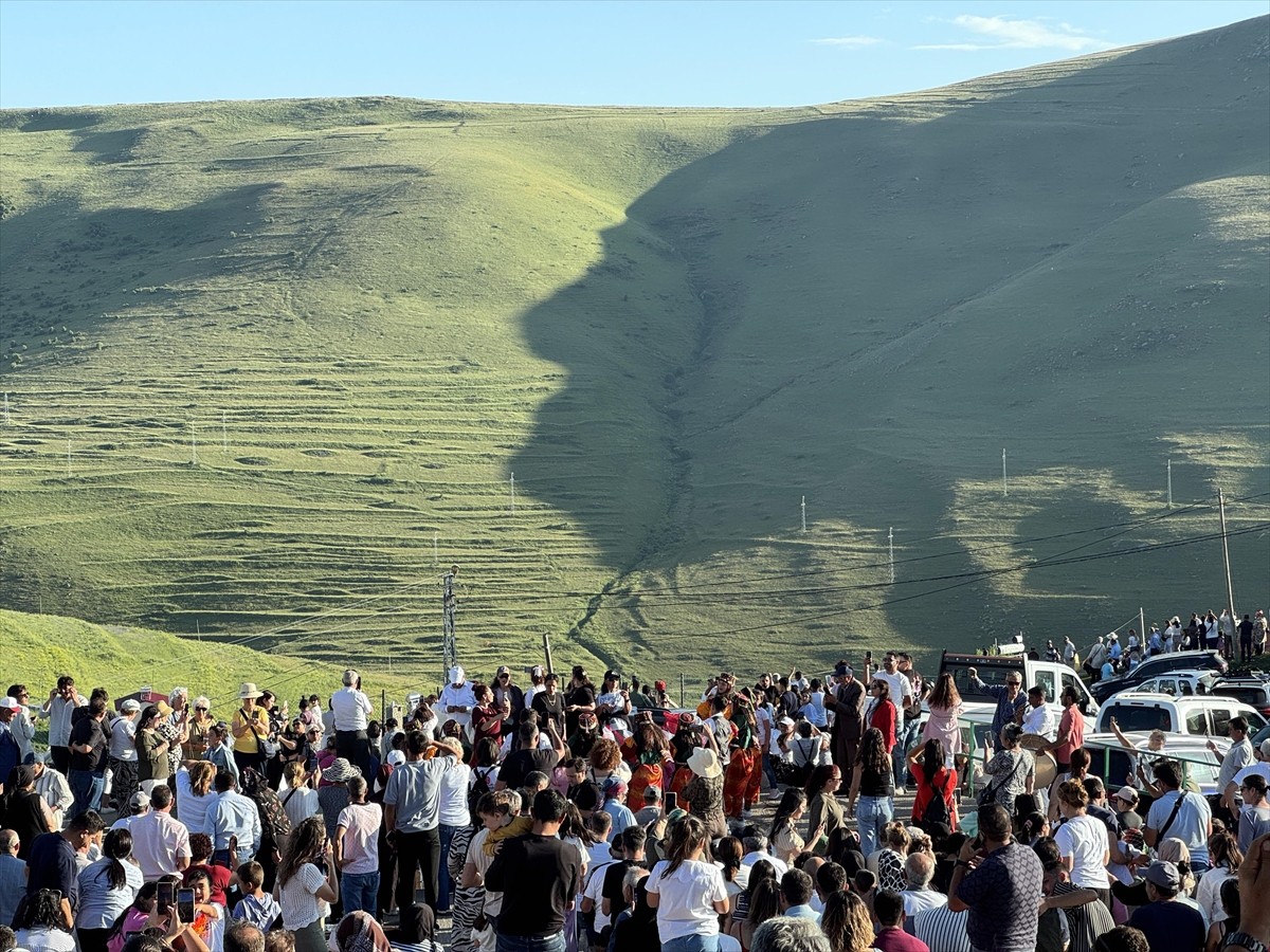 Ardahan'ın Damal ilçesinde oluşan Atatürk silüetini izlemek amacıyla "26. Atatürk'ün İzinde ve...
