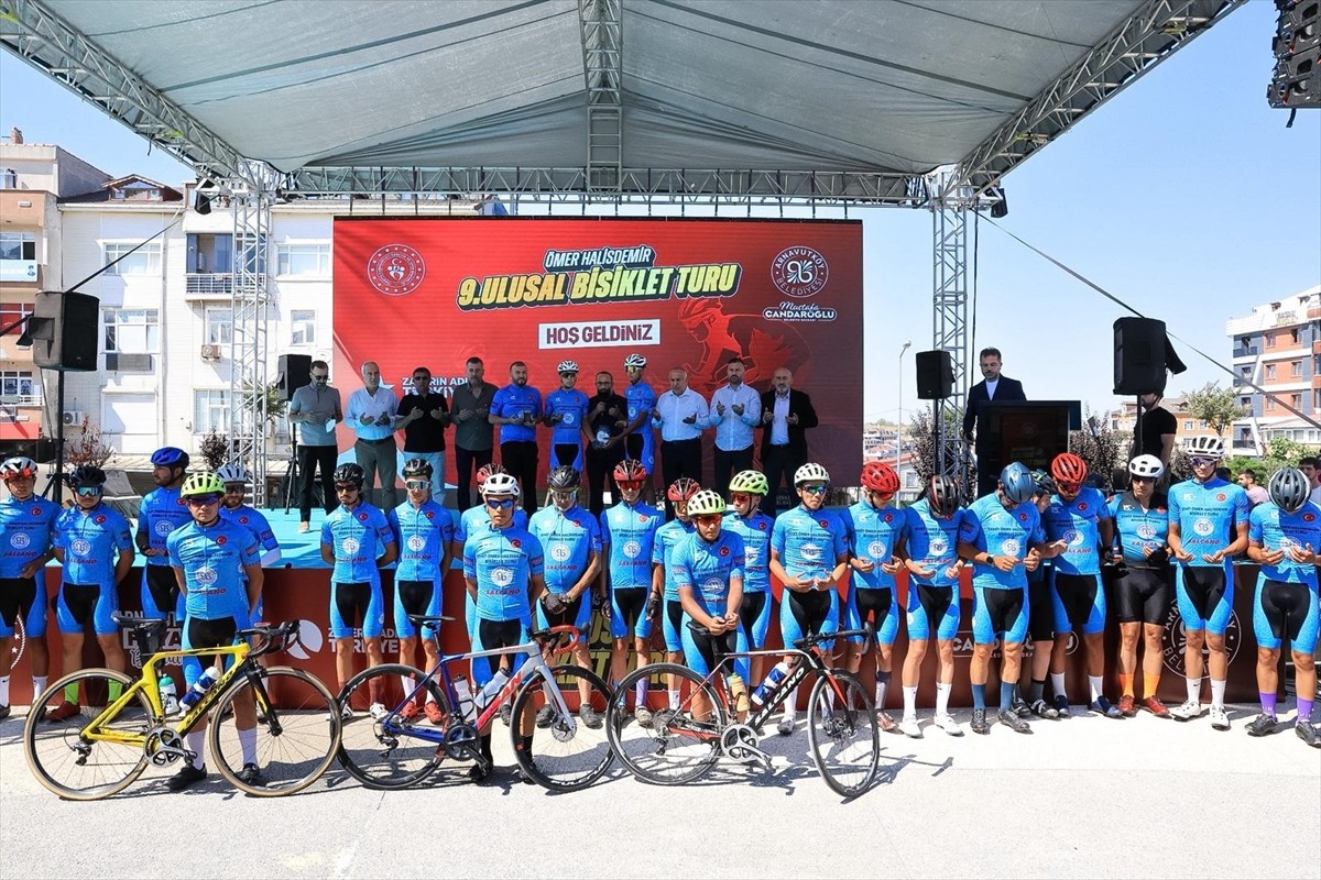 Arnavutköy Belediyesince 15 Temmuz şehitlerini anmak amacıyla düzenlenen "Şehit Ömer Halisdemir...