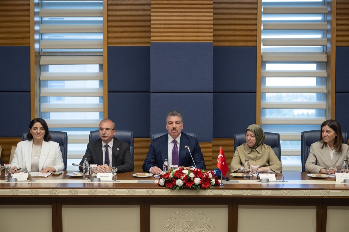 Arnavutluk Meclisi Başkanı Elisa Spiropali, TBMM Adalet Komisyonu Başkanı Cüneyt Yüksel ile...