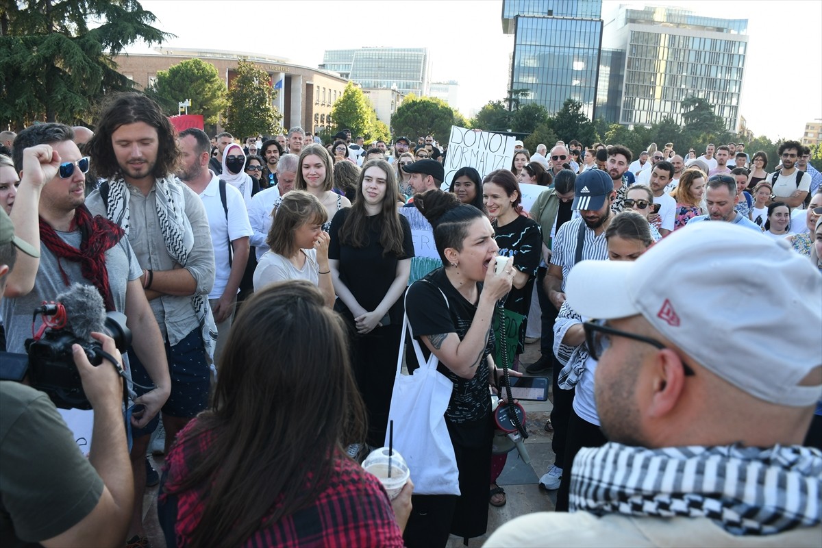 Arnavutluk’un başkenti Tiran’da Filistin’e destek gösterisi yapıldı. Tiran’daki İskender Bey...