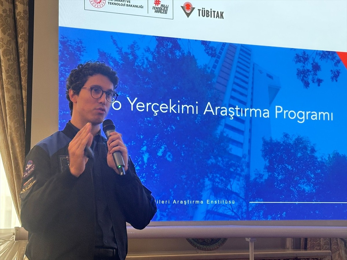 Astronot Tuva Cihangir Atasever (fotoğrafta), Londra'da düzenlenen etkinlikte Türkiye'nin uzay...