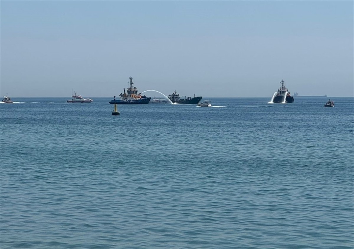 Avcılar'da, Ambarlı açıklarındaki bir gemide çıkan yangında hasar meydana geldi.