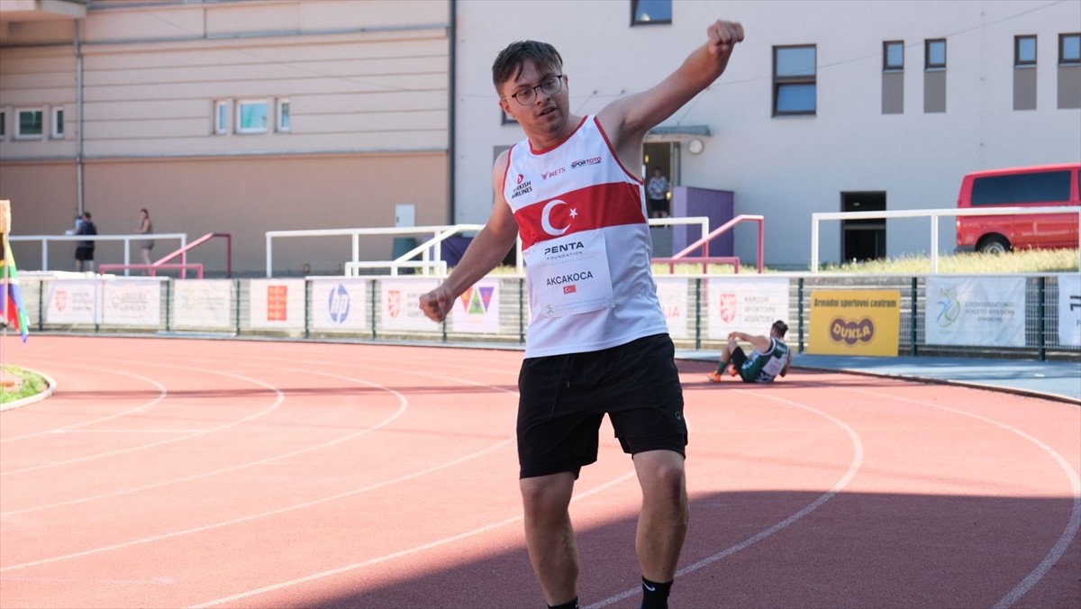 Avrupa Down Sendrom Atletizm, Tenis ve Masa Tenisi Şampiyonası'nda milli atlet Emirhan Akçakoca, 3...