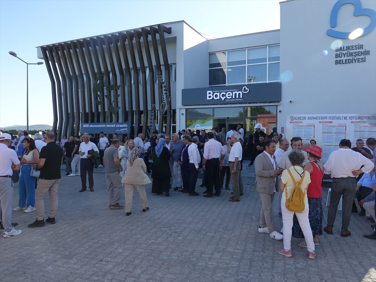 Balıkesir Büyükşehir Belediyesi ve ilçe belediyelerinin katkılarıyla düzenlenen "Balıkesir 6....