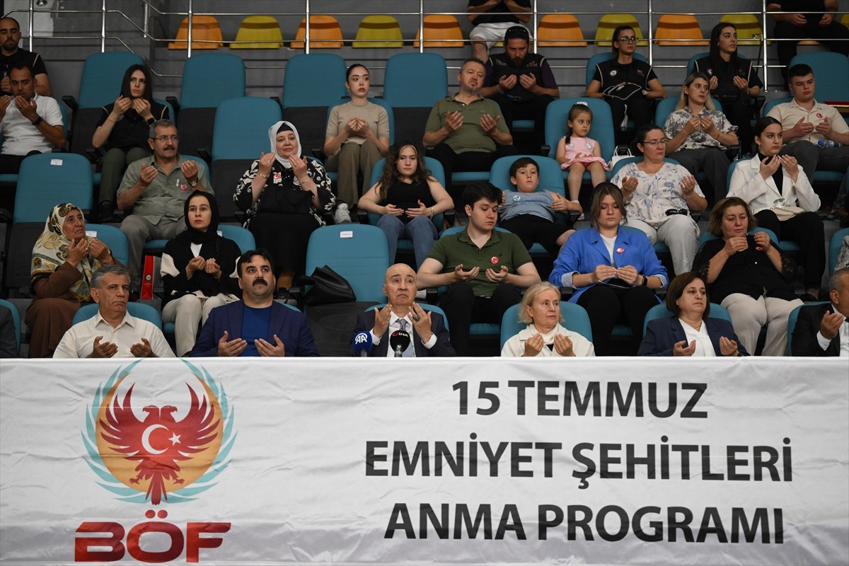 Başkentte, Fetullahçı Terör Örgütü'nün (FETÖ) 15 Temmuz 2016'daki darbe girişimi sırasında şehit...