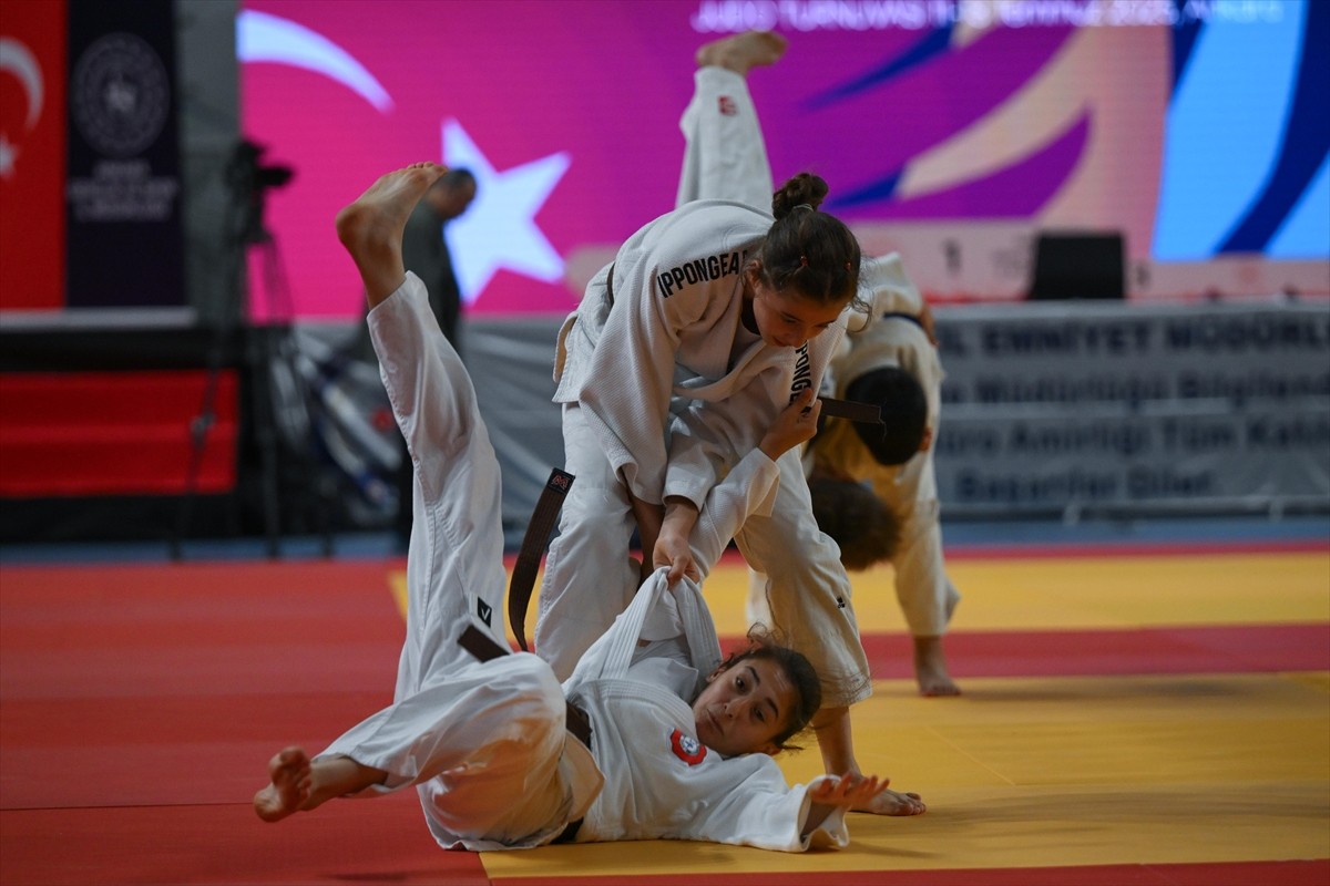 Başkentte, Fetullahçı Terör Örgütü'nün (FETÖ) 15 Temmuz 2016'daki darbe girişimi sırasında şehit...