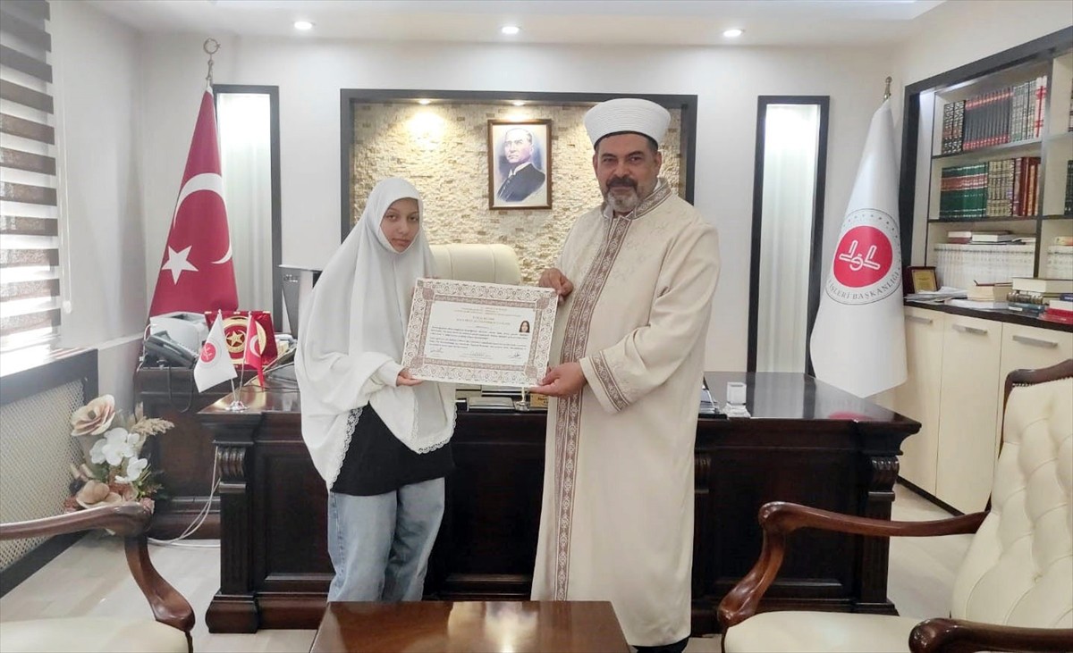 Batman'da düzenlenen merasimle Müslüman olan Çekya vatandaşı Simona Klikova, "Sima" ismini aldı....