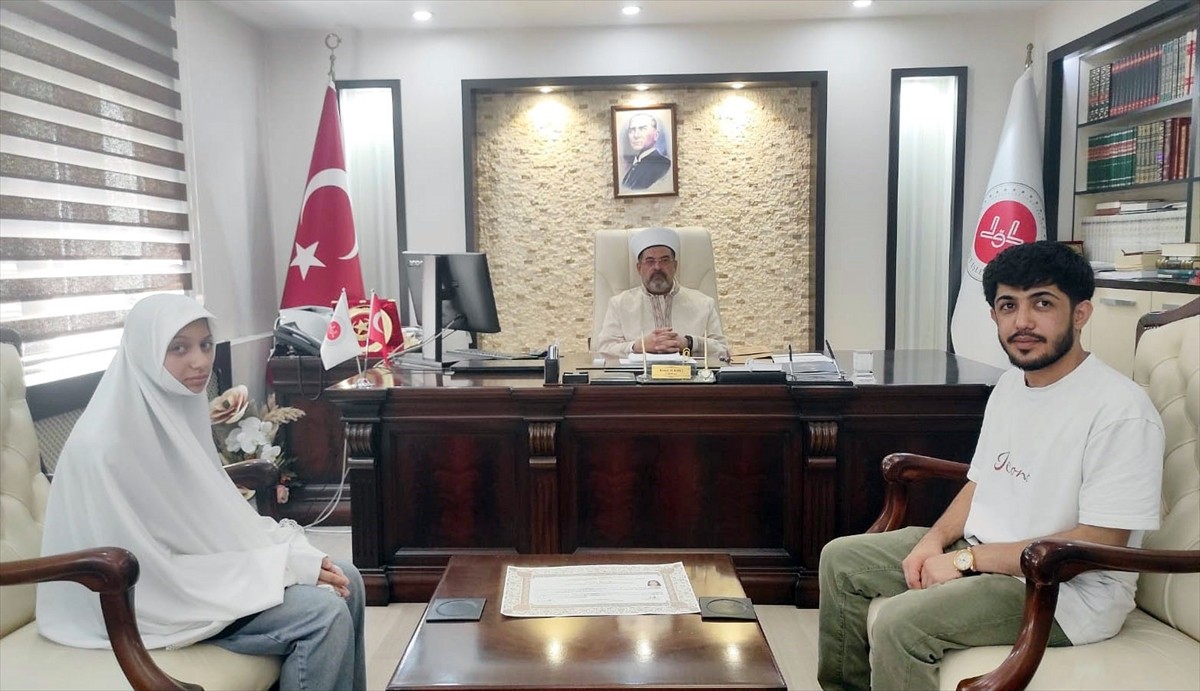 Batman'da düzenlenen merasimle Müslüman olan Çekya vatandaşı Simona Klikova, "Sima" ismini aldı....