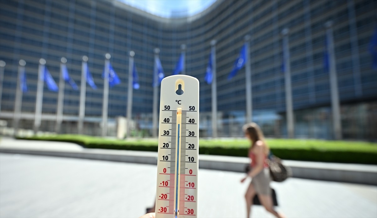 Belçika Kraliyet Meteoroloji Enstitüsü (RMI), 1-3 Temmuz tarihlerinde ülke genelinde 35 dereceyi...