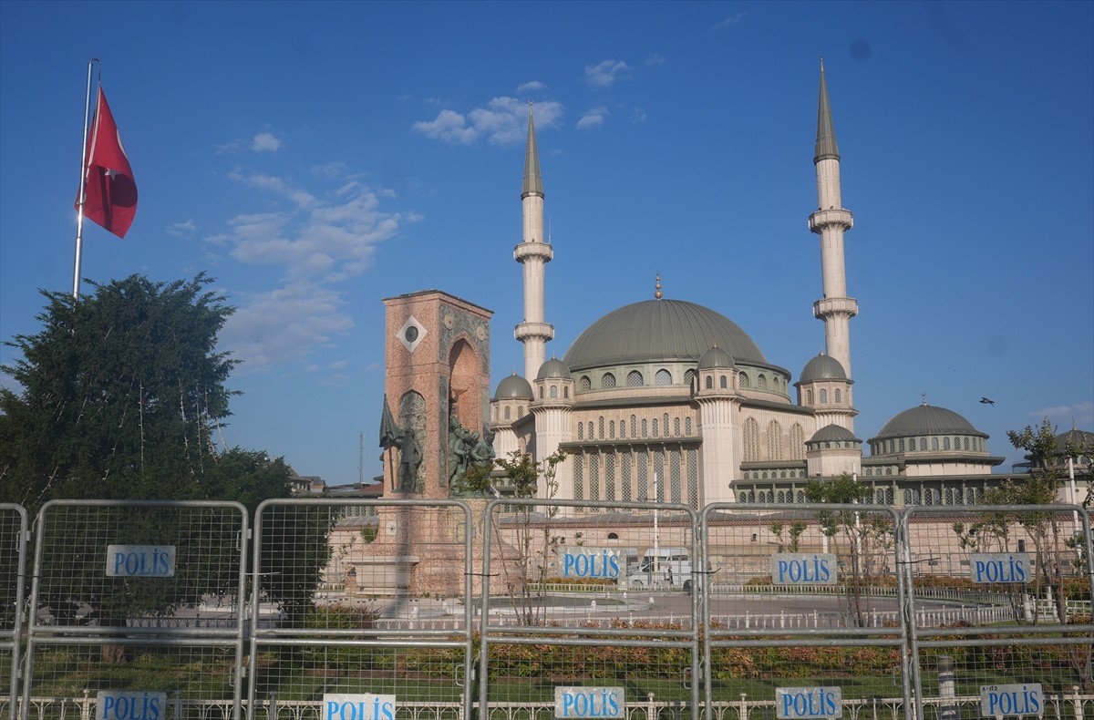 Beyoğlu Kaymakamlığı, ilçe sınırları içinde toplantı ve gösteri yürüyüşü, basın açıklaması...