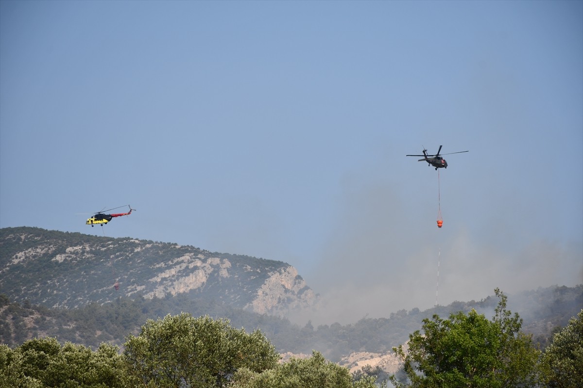 Bilecik'te tarım arazisinde başlayıp ormanlık alana sıçrayan yangın havadan ve karadan müdahaleyle...