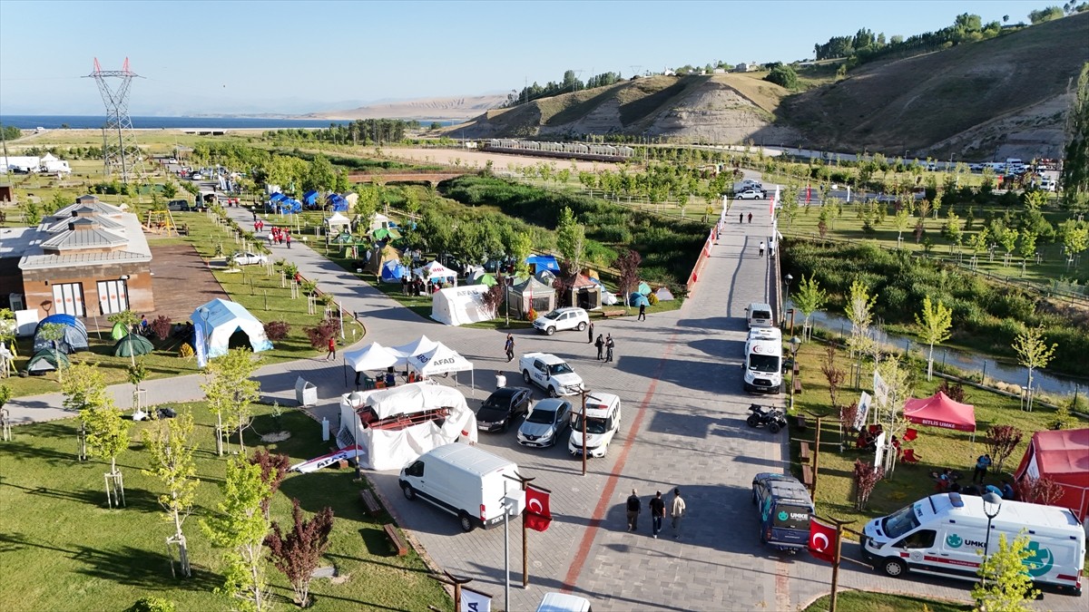 Bitlis'in Ahlat ilçesinde Afet ve Acil Durum Yönetimi Başkanlığı (AFAD) tarafından düzenlenen...