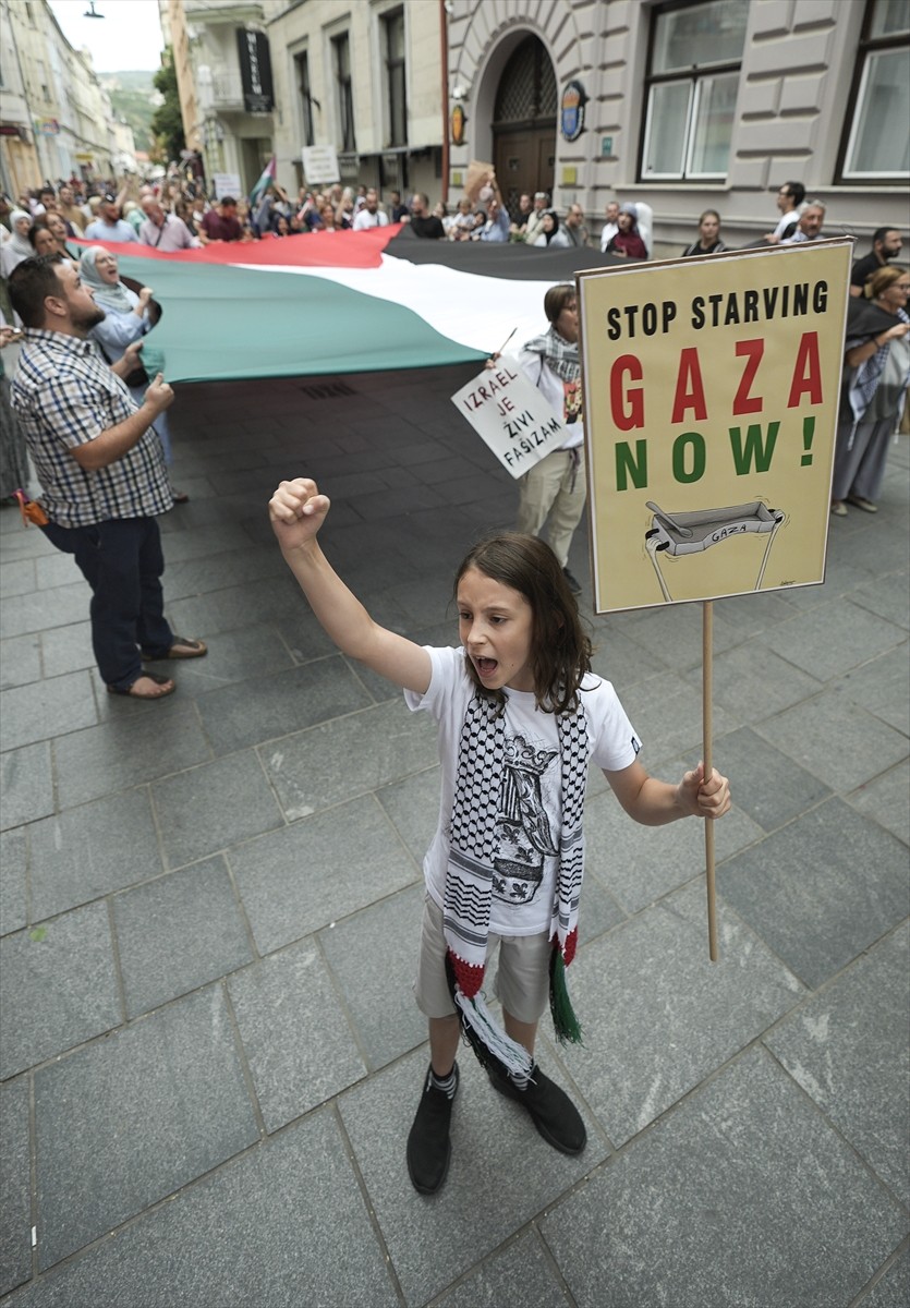 Bosna Hersek'in başkenti Saraybosna'da, İsrail'in saldırılarını yoğunlaştırdığı Gazze'deki...