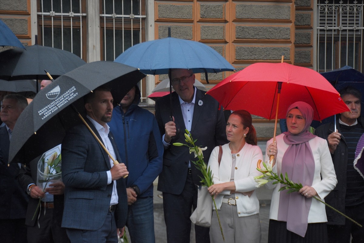 Bosna Hersek'in doğusundaki Srebrenitsa'da 1995'te savaş suçlusu Ratko Mladic komutasındaki Sırp...