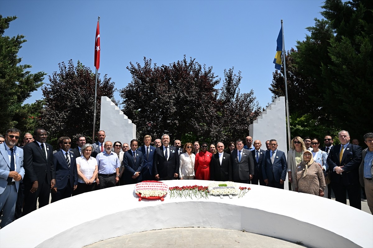 Bosna Hersek'in doğusundaki Srebrenitsa'da 1995'te Sırplar tarafından yapılan soykırımın 30'uncu...