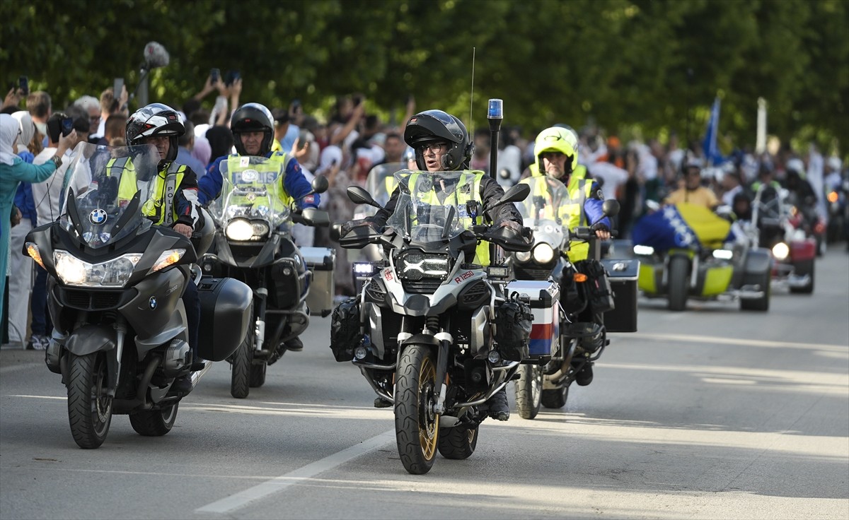 Bosna Hersek'in doğusundaki Srebrenitsa'nın 11 Temmuz 1995'te Sırp askerleri tarafından ele...