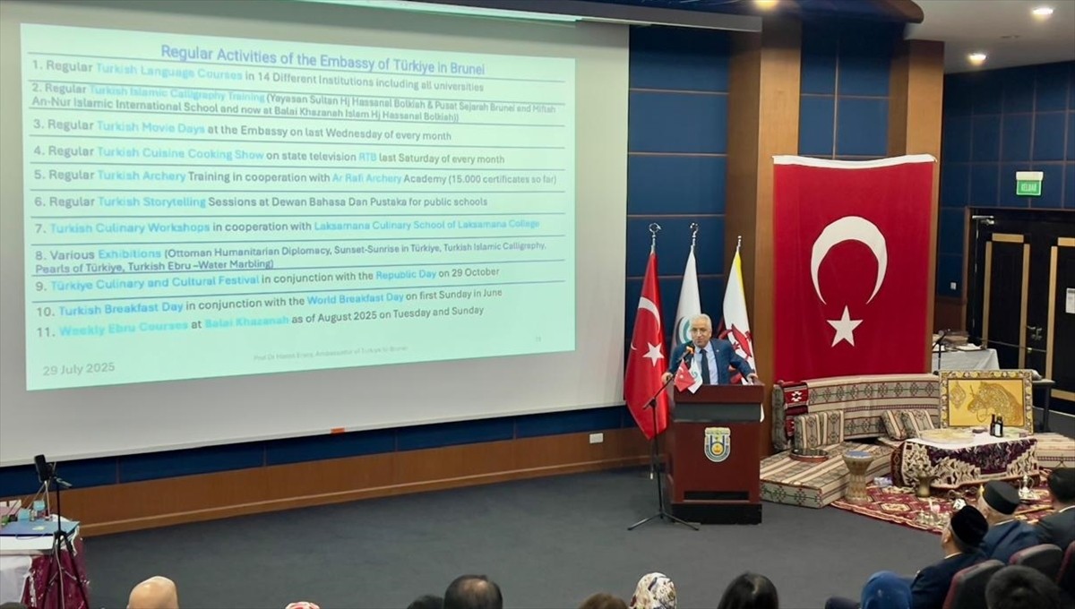 Brunei'nin başkenti Bandar Seri Begavan'daki Brunei Darusselam Üniversitesinde "Türkiye Kültür...