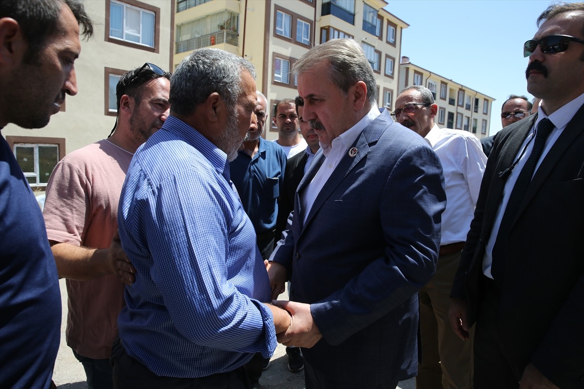 Büyük Birlik Partisi Genel Başkanı Mustafa Destici, Eskişehir'in Seyitgazi ilçesine bağlı...