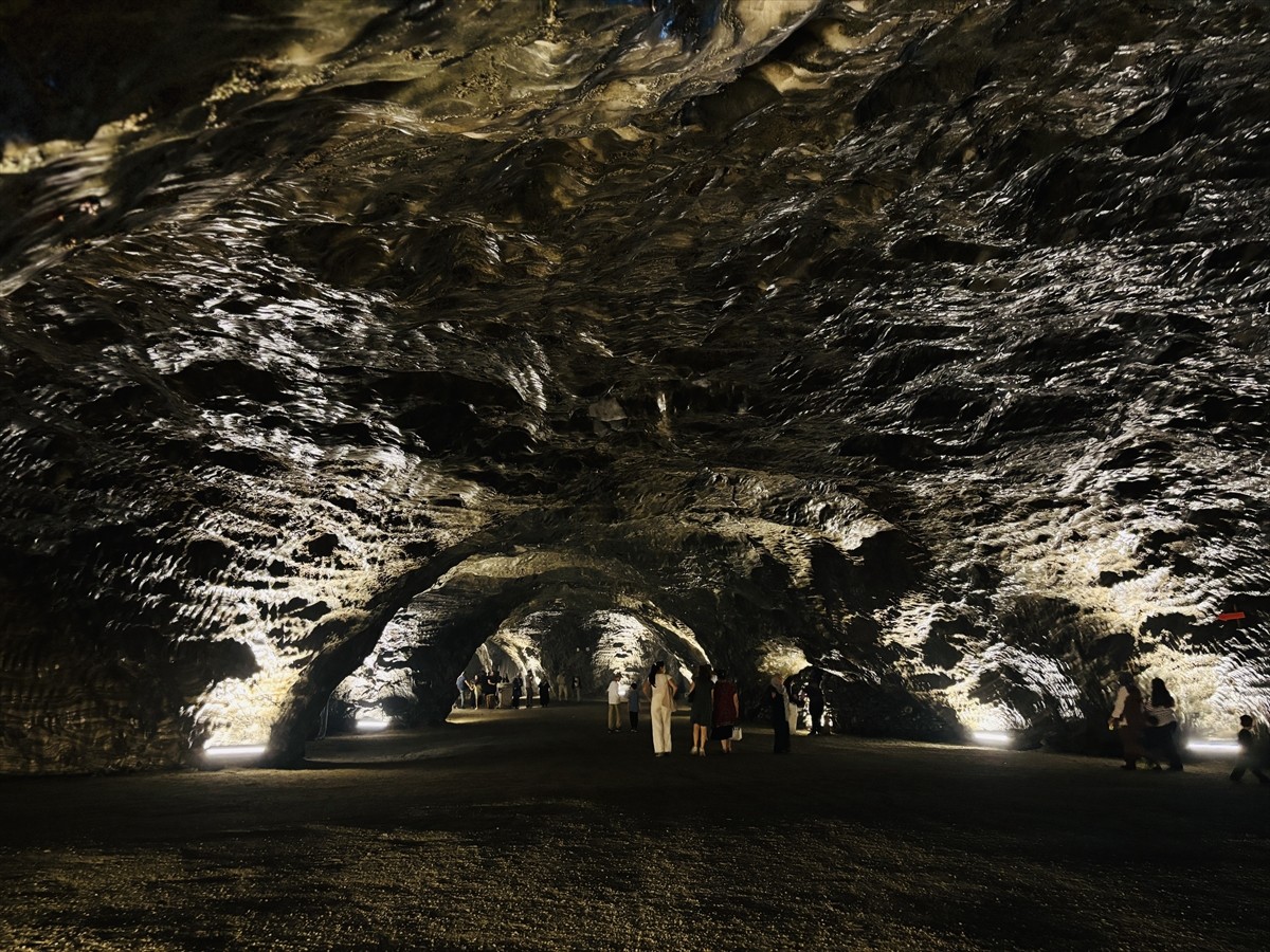 Çankırı Yer Altı Tuz Şehri, serin havası dolayısıyla ziyaretçilerin uğrak noktası oldu.
