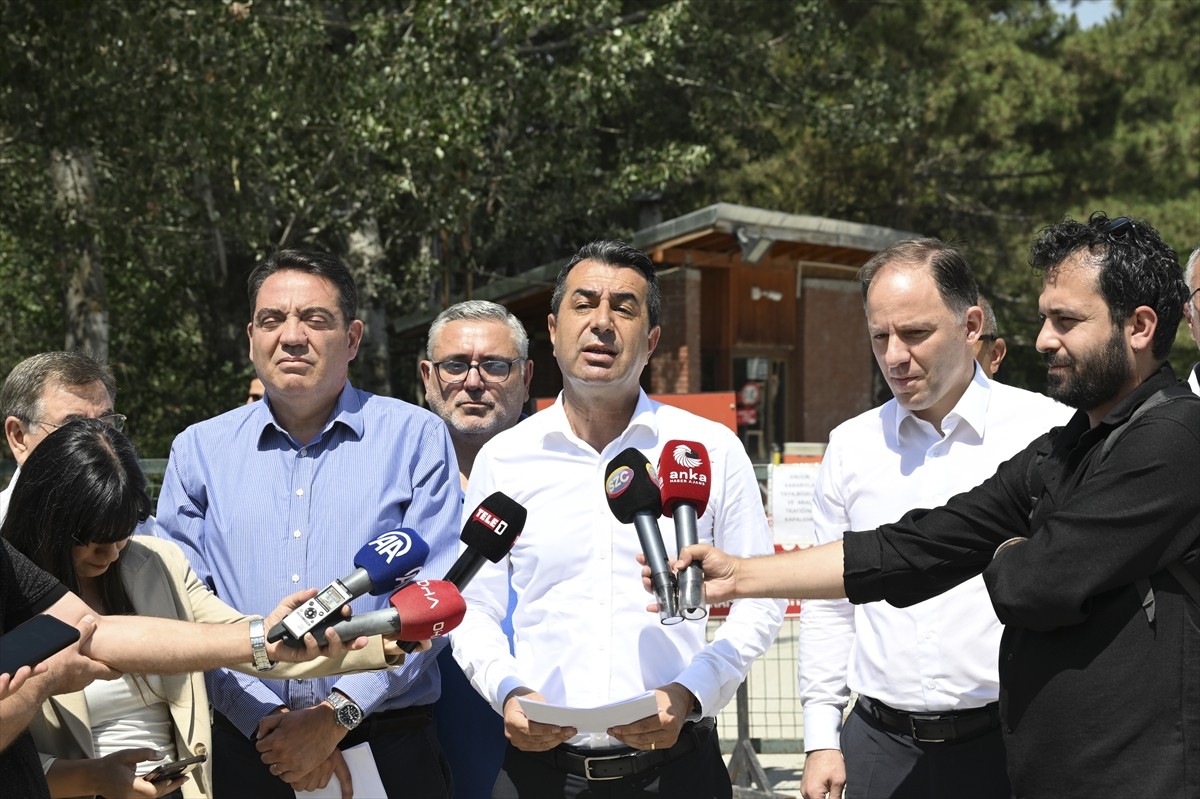 CHP Genel Başkan yardımcıları Erhan Adem, Yankı Bağcıoğlu ve Deniz Yavuzyılmaz orman yangınlarıyla...