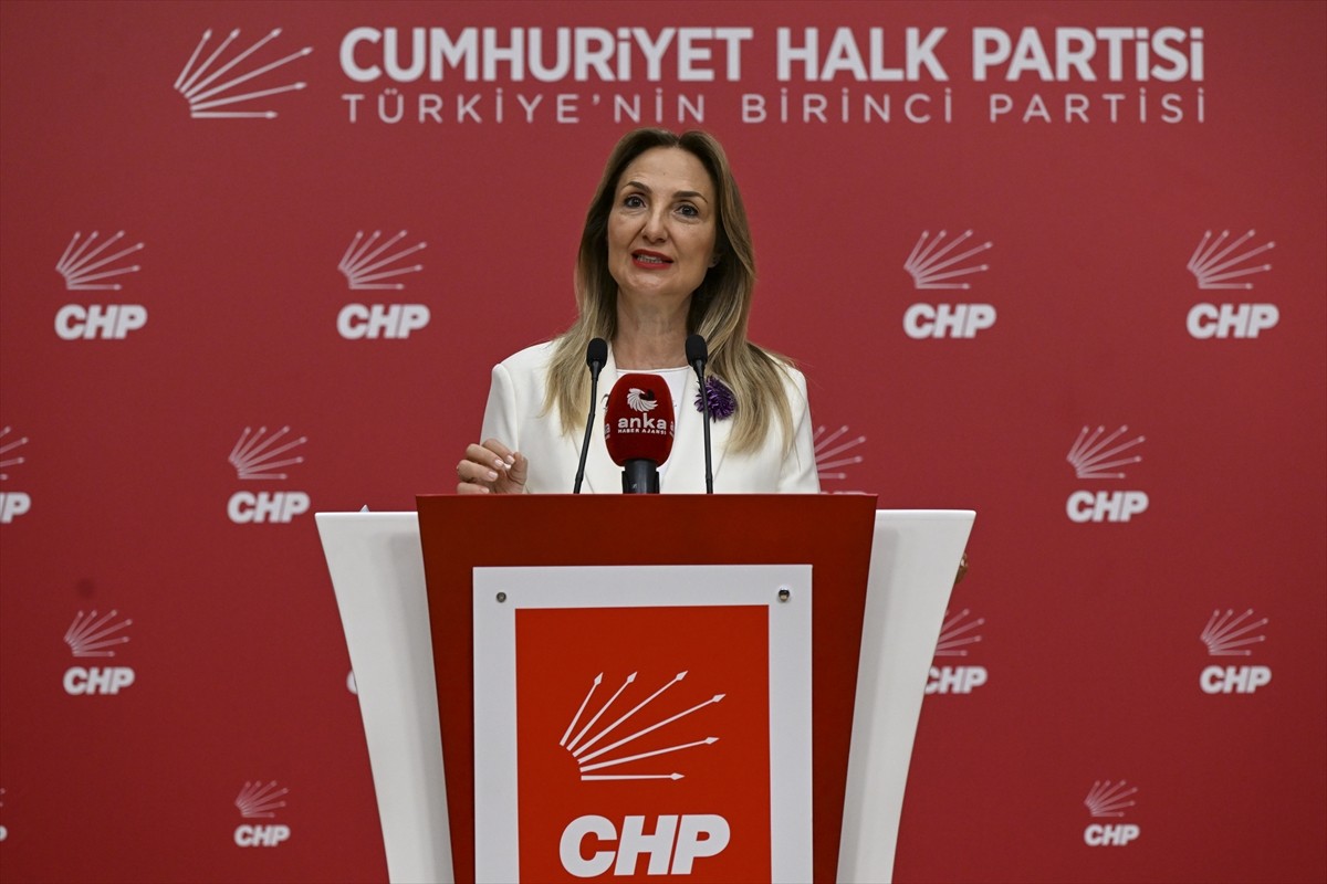 CHP Genel Başkan Yardımcısı Aylin Nazlıaka, parti genel merkezinde, kadına yönelik şiddetle...