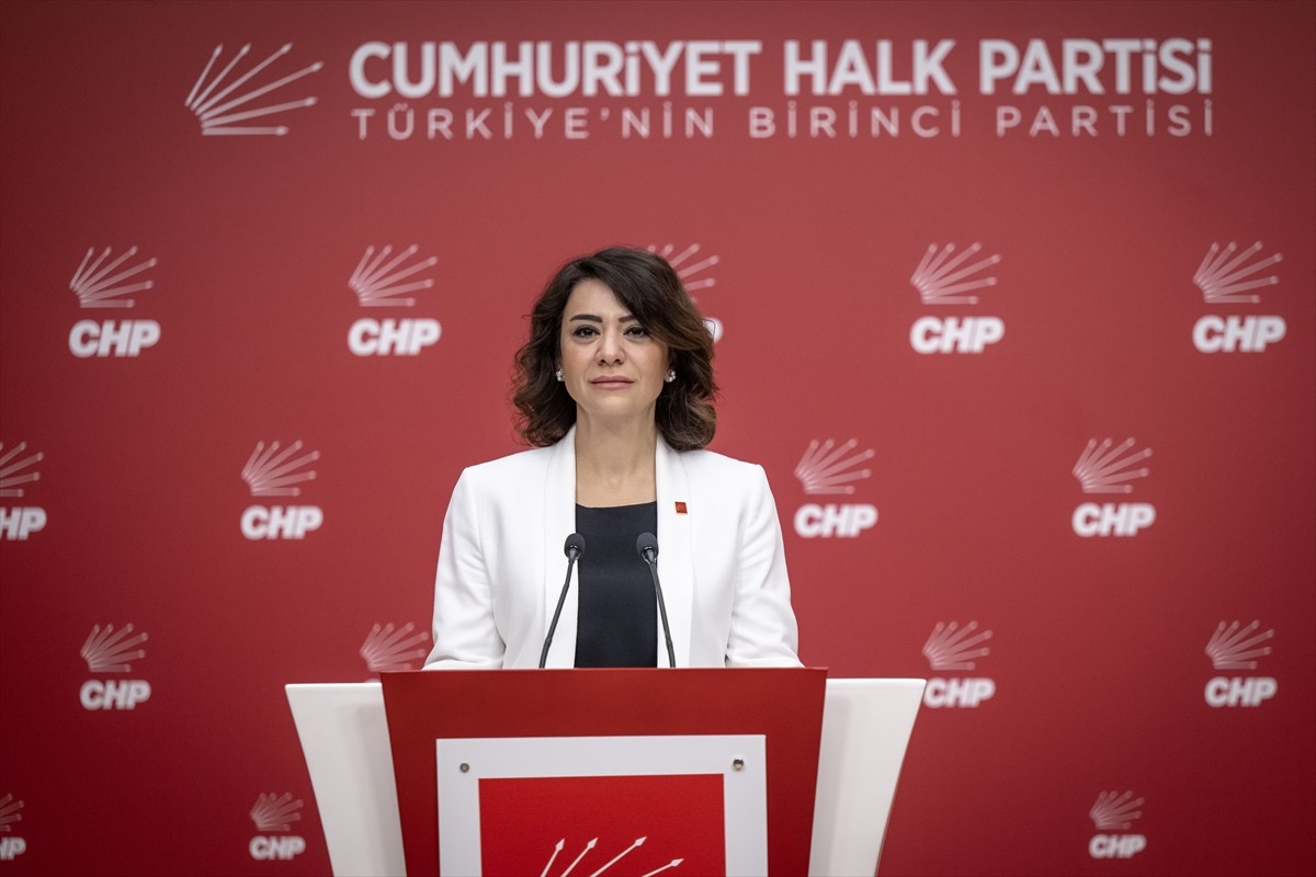 CHP Genel Başkan Yardımcısı Gamze Taşcıer, partisinin genel merkezinde düzenlediği basın...