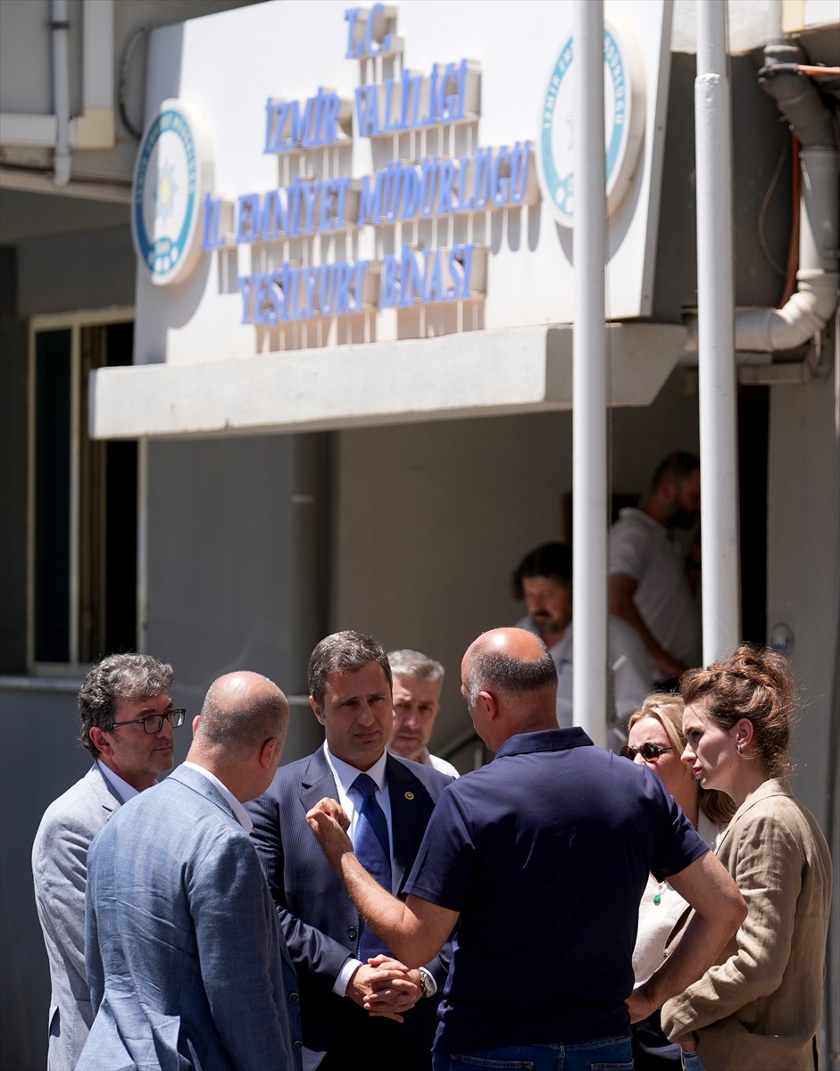 CHP Genel Başkan Yardımcısı ve Parti Sözcüsü Deniz Yücel (ortada), CHP Genel Başkan Yardımcısı...