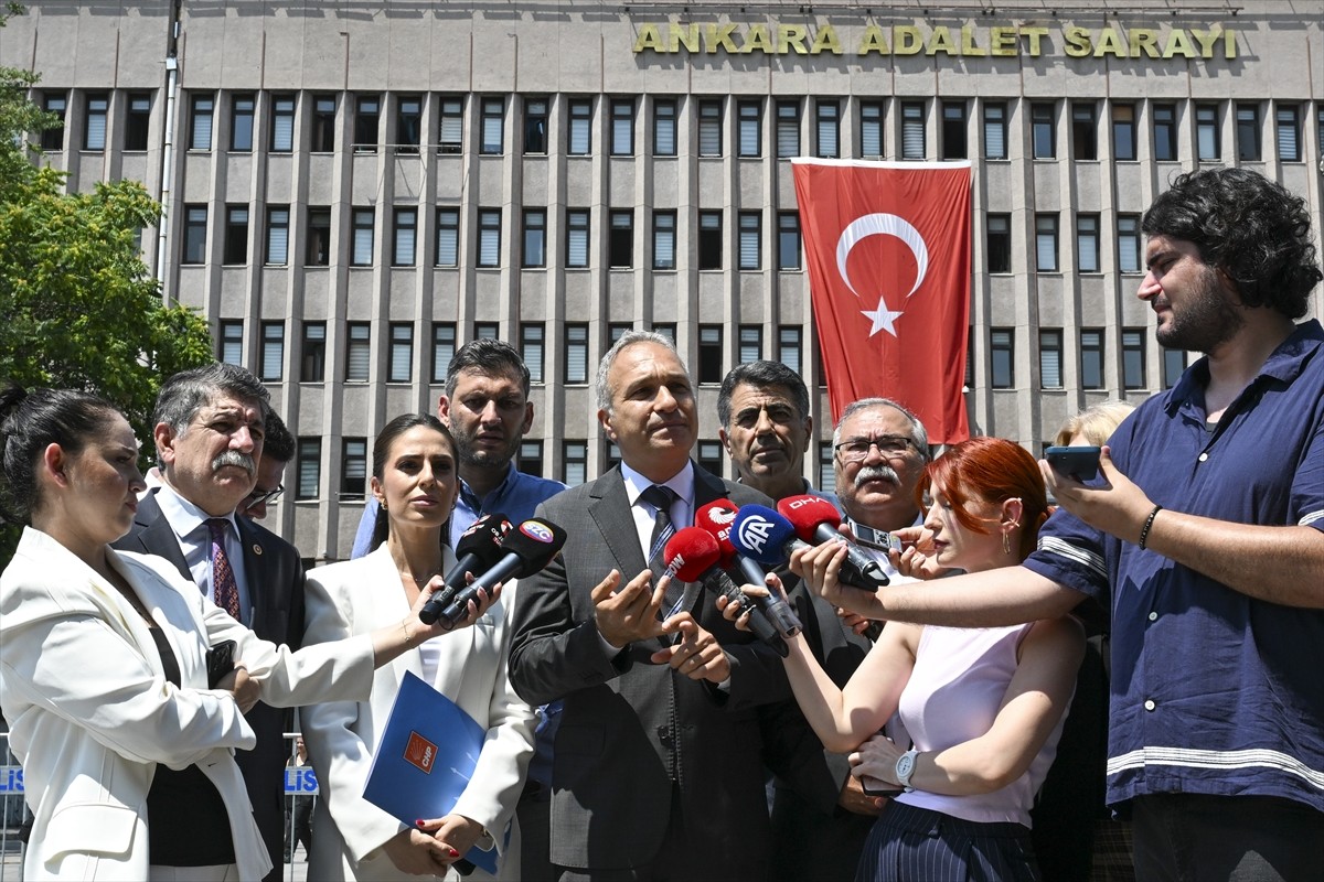 CHP, Liselere Geçiş Sistemi (LGS) kapsamındaki merkezi sınav sorularının paylaşıldığı iddiasıyla...