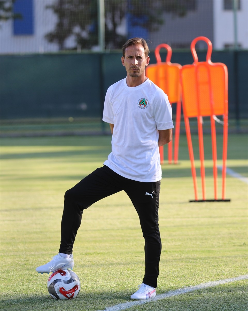 Corendon Alanyaspor, 2025-2026 sezonu hazırlıklarına teknik direktör Joao Pereira yönetiminde...