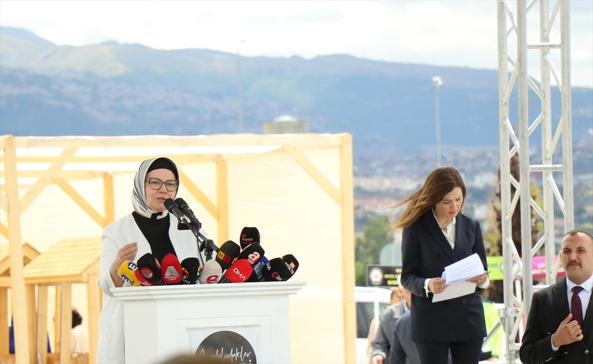 Cumhurbaşkanı Recep Tayyip Erdoğan'ın eşi Emine Erdoğan'ın himayelerinde Sanayi ve Teknoloji...