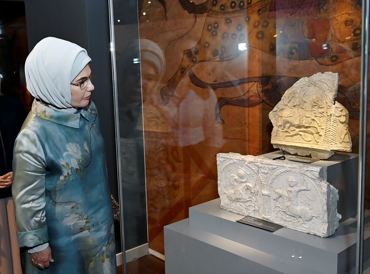 Cumhurbaşkanı Recep Tayyip Erdoğan'ın eşi Emine Erdoğan (ortada), Anadolu Selçuklu Devleti'nin...