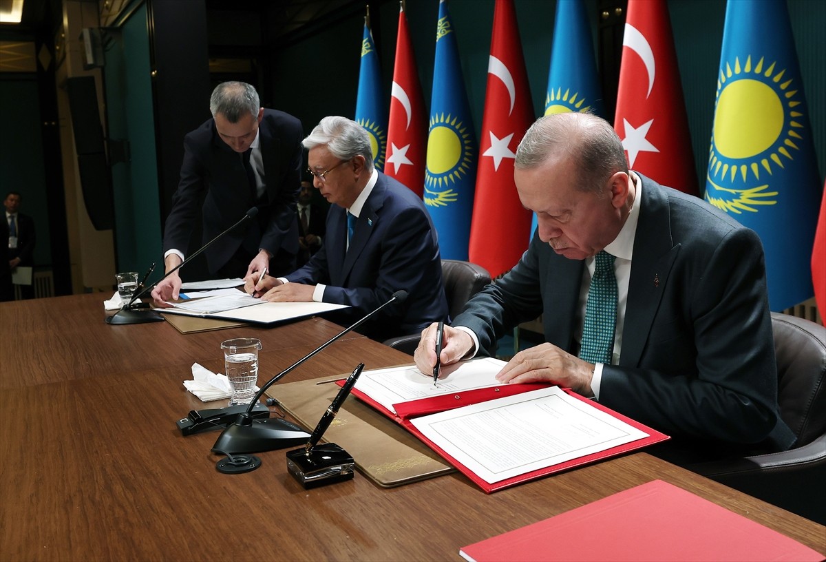Cumhurbaşkanı Recep Tayyip Erdoğan ve Kazakistan Cumhurbaşkanı Kasım Cömert Tokayev huzurunda, iki...