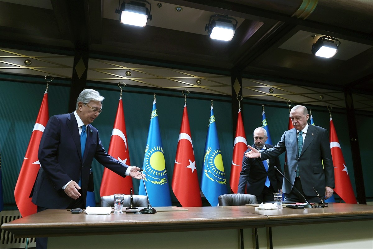 Cumhurbaşkanı Recep Tayyip Erdoğan ve Kazakistan Cumhurbaşkanı Kasım Cömert Tokayev huzurunda, iki...