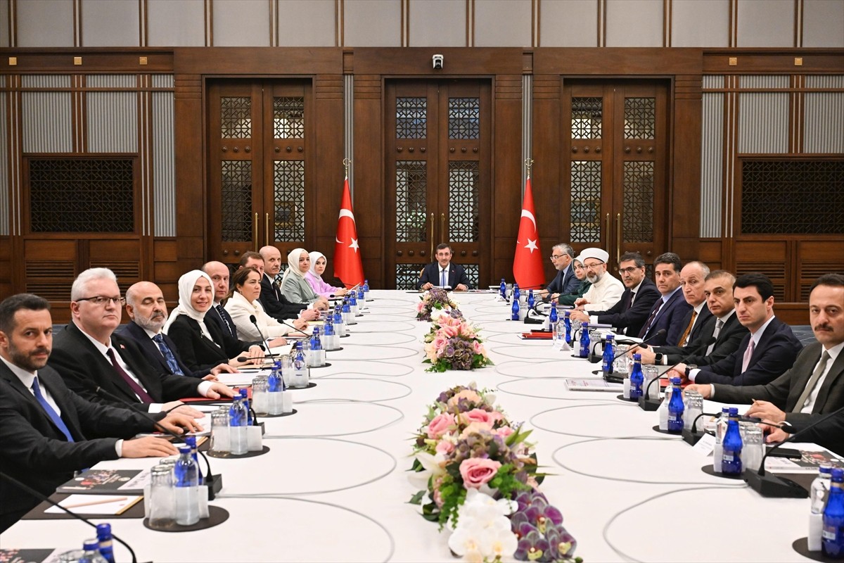 Cumhurbaşkanı Yardımcısı Cevdet Yılmaz, Nüfus Politikaları Kurulu 2. Toplantısı'na başkanlık etti....