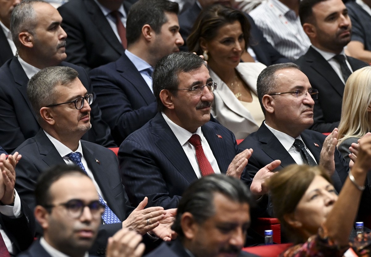 Cumhurbaşkanı Yardımcısı Cevdet Yılmaz ve Cumhurbaşkanlığı İletişim Başkanı Burhanettin Duran...