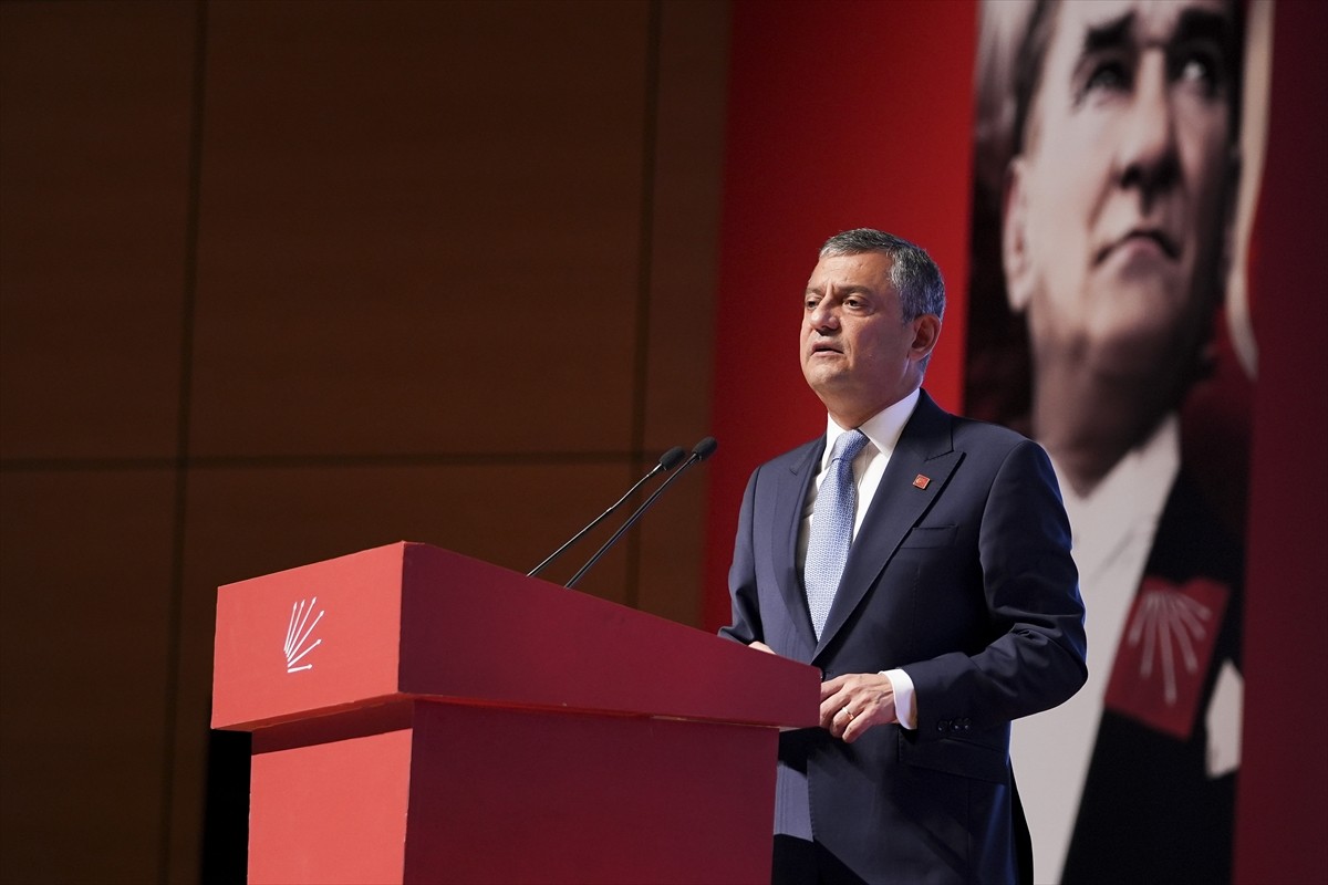 Cumhuriyet Halk Partisi (CHP) Genel Başkanı Özgür Özel, partisince Lütfi Kırdar Kültür Merkezi'nde...
