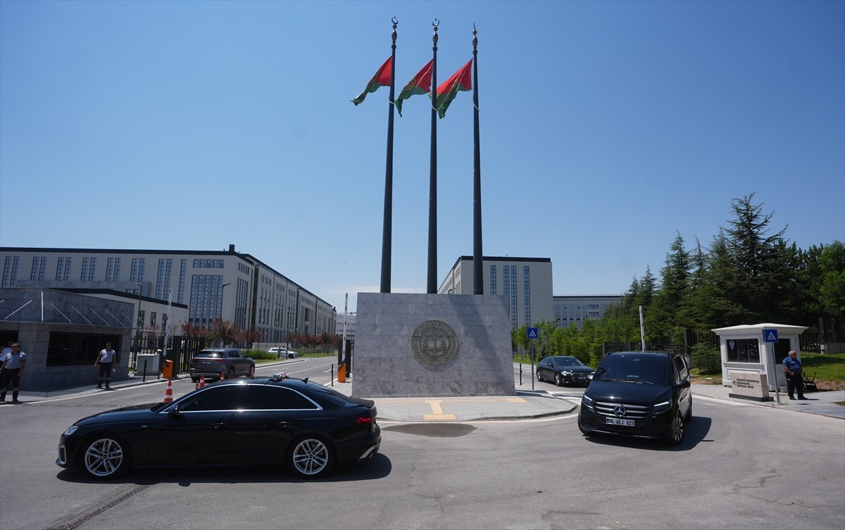 Cumhuriyet Halk Partisi (CHP) Genel Başkanı Özgür Özel, Yargıtay Cumhuriyet Başsavcısı Muhsin...