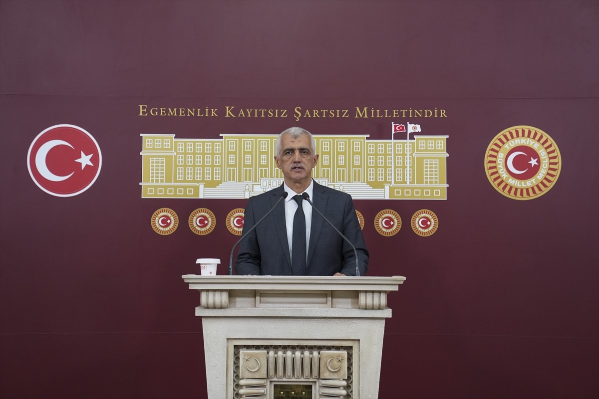 DEM Parti Kocaeli Milletvekili Ömer Faruk Gergerlioğlu, TBMM'de düzenlediği basın toplantısında...