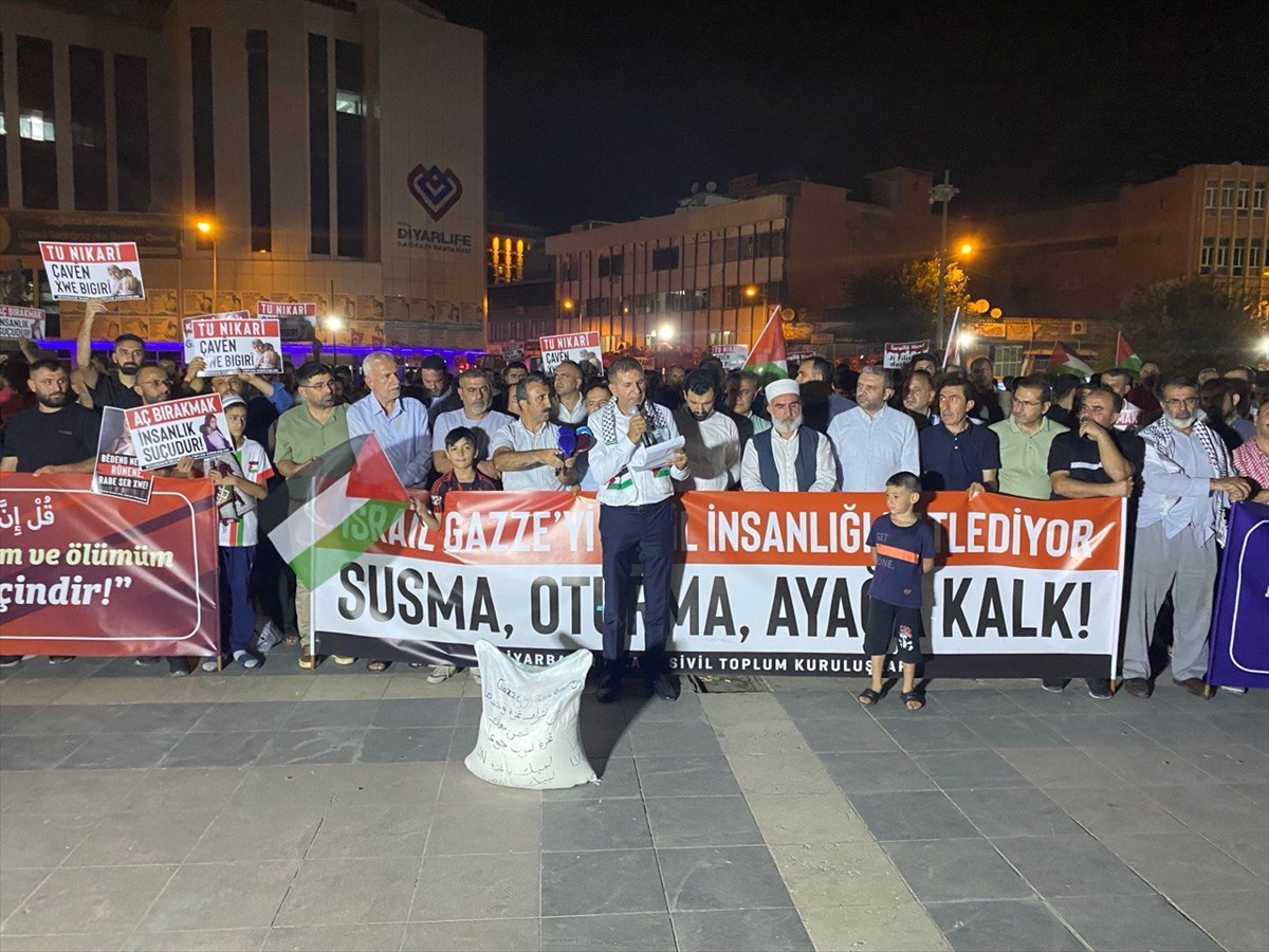  Diyarbakır'da, İsrail'in Gazze'ye yönelik saldırıları protesto edildi. Dağkapı Meydanı'nda bir...