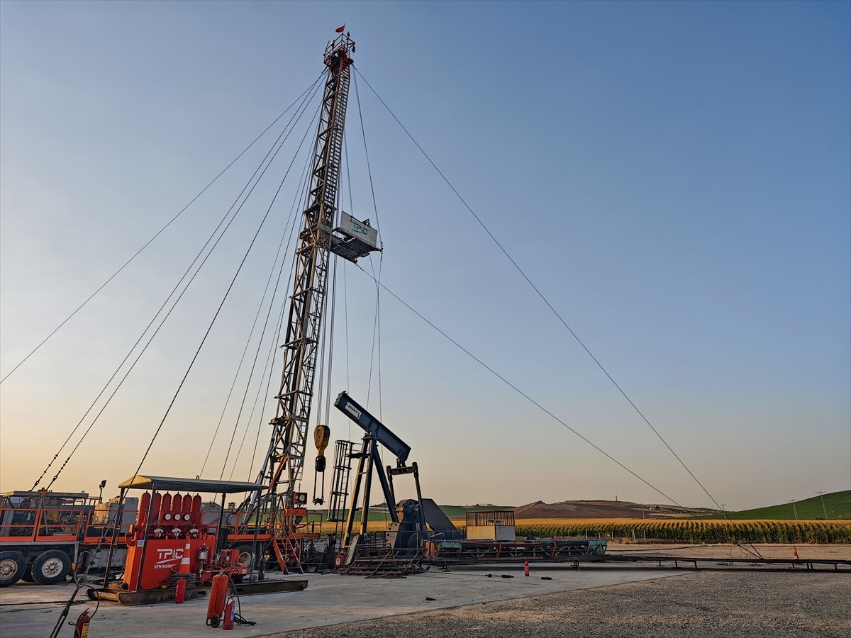 Diyarbakır'da petrol sondaj kuyusu sahasında çıkan yangında yaralanan 8 kişi tedavi altına...