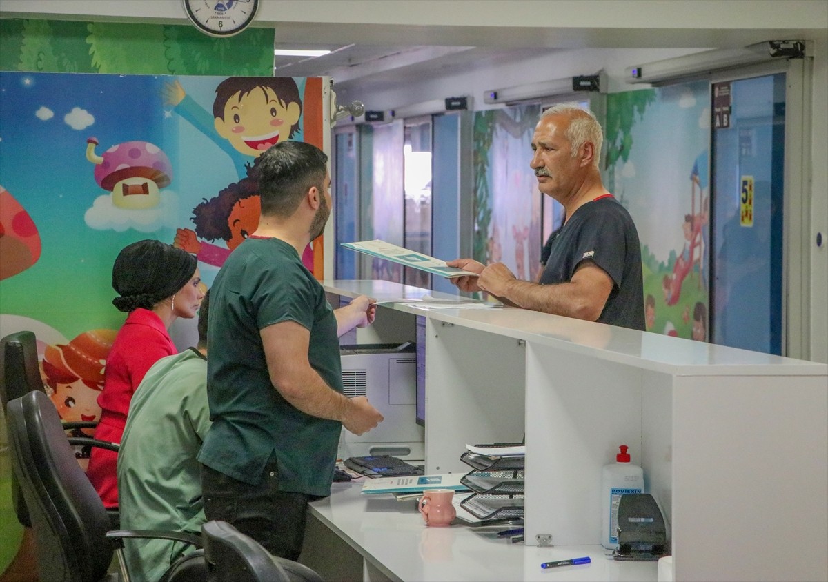 Diyarbakır Gazi Yaşargil Eğitim ve Araştırma Hastanesinde kalp ve akciğer rahatsızlığı bulunan...