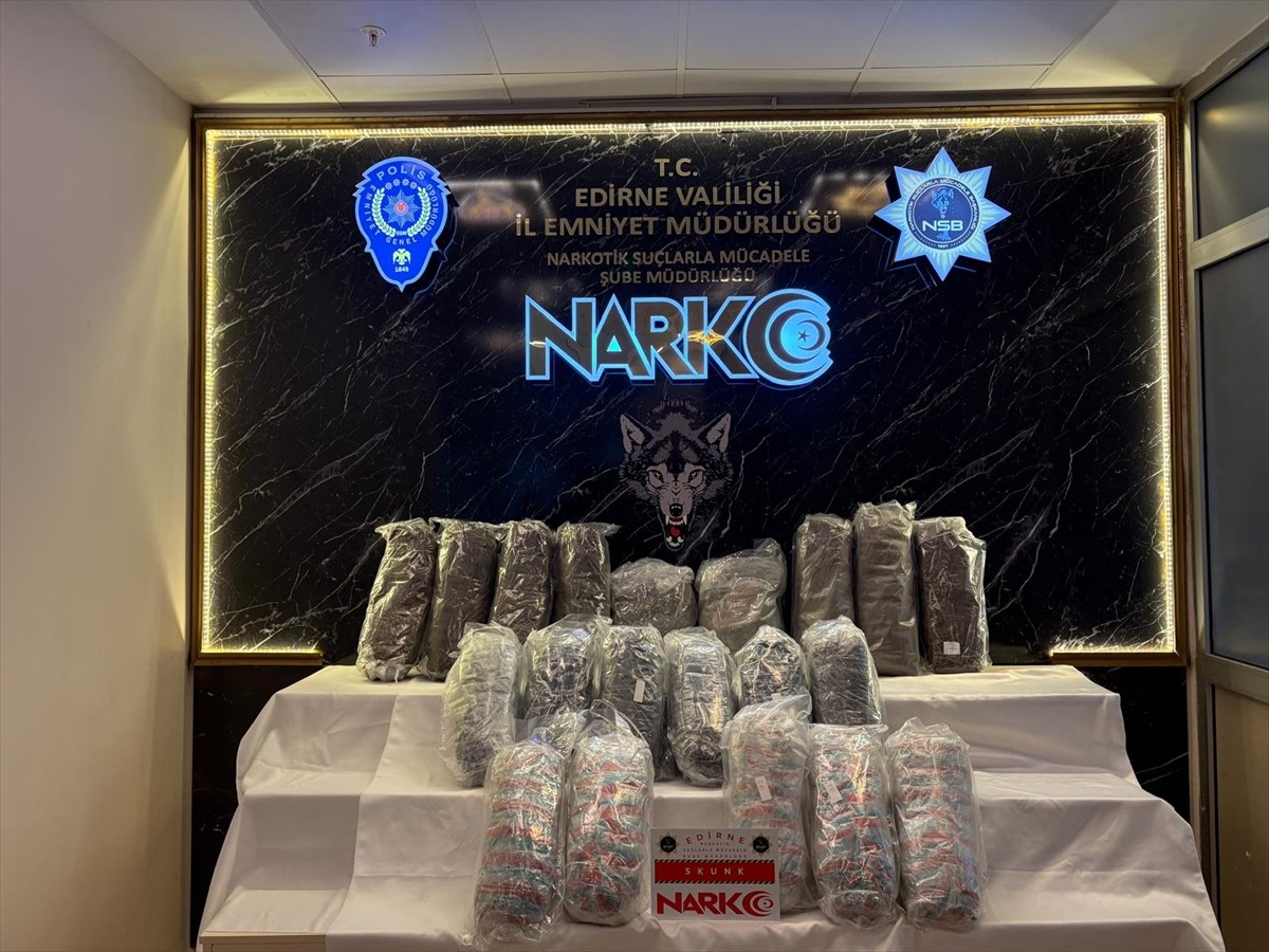 Edirne'de polis ve gümrük muhafaza ekiplerince Kapıkule Sınır Kapısı'nda gerçekleştirilen...