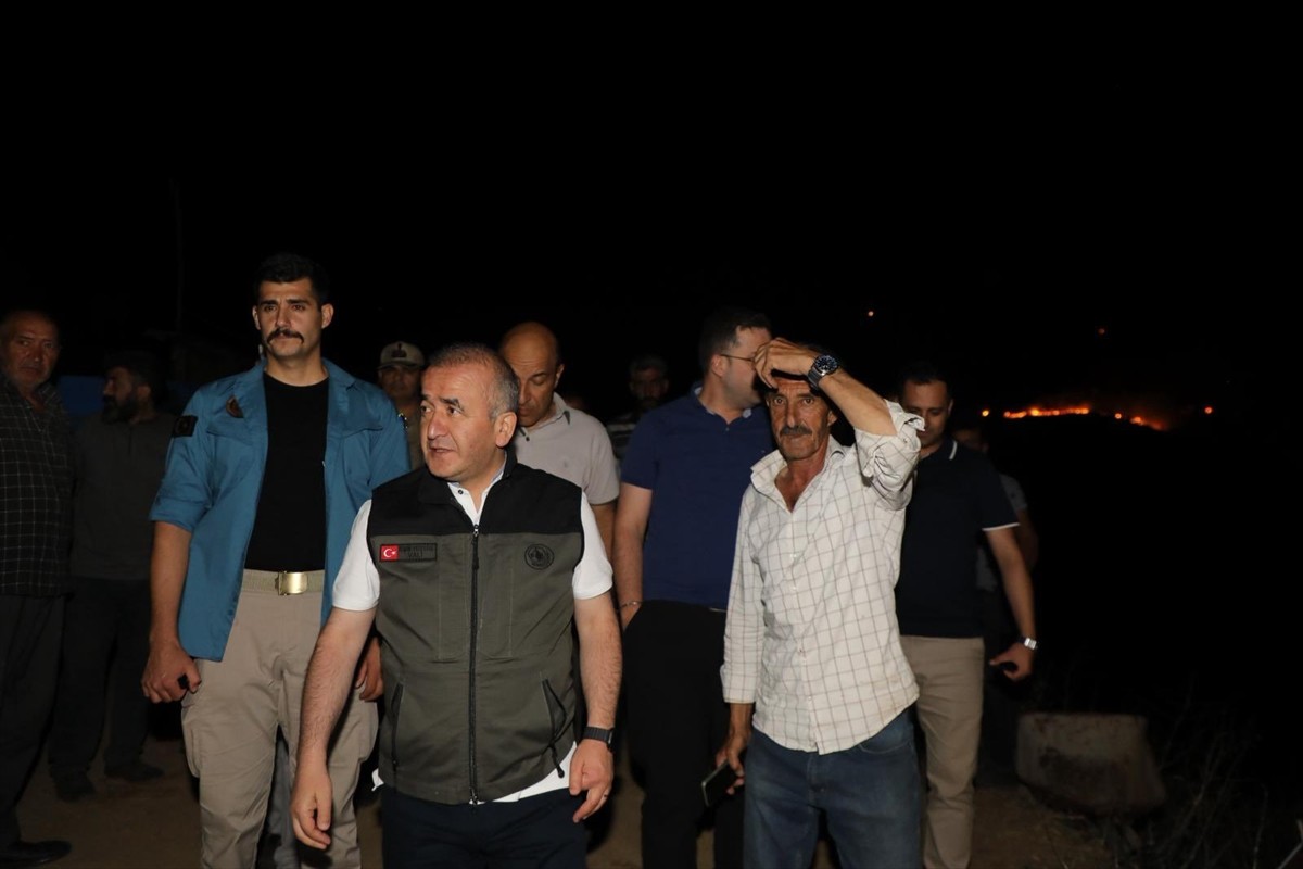 Elazığ'ın Sivrice ilçesinde çıkan örtü yangını kontrol altına alındı.