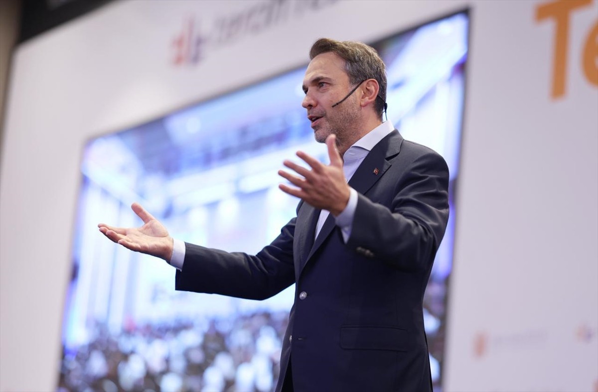 Enerji ve Tabii Kaynaklar Bakanı Alparslan Bayraktar, İstanbul’da İbn Haldun Üniversitesinin...