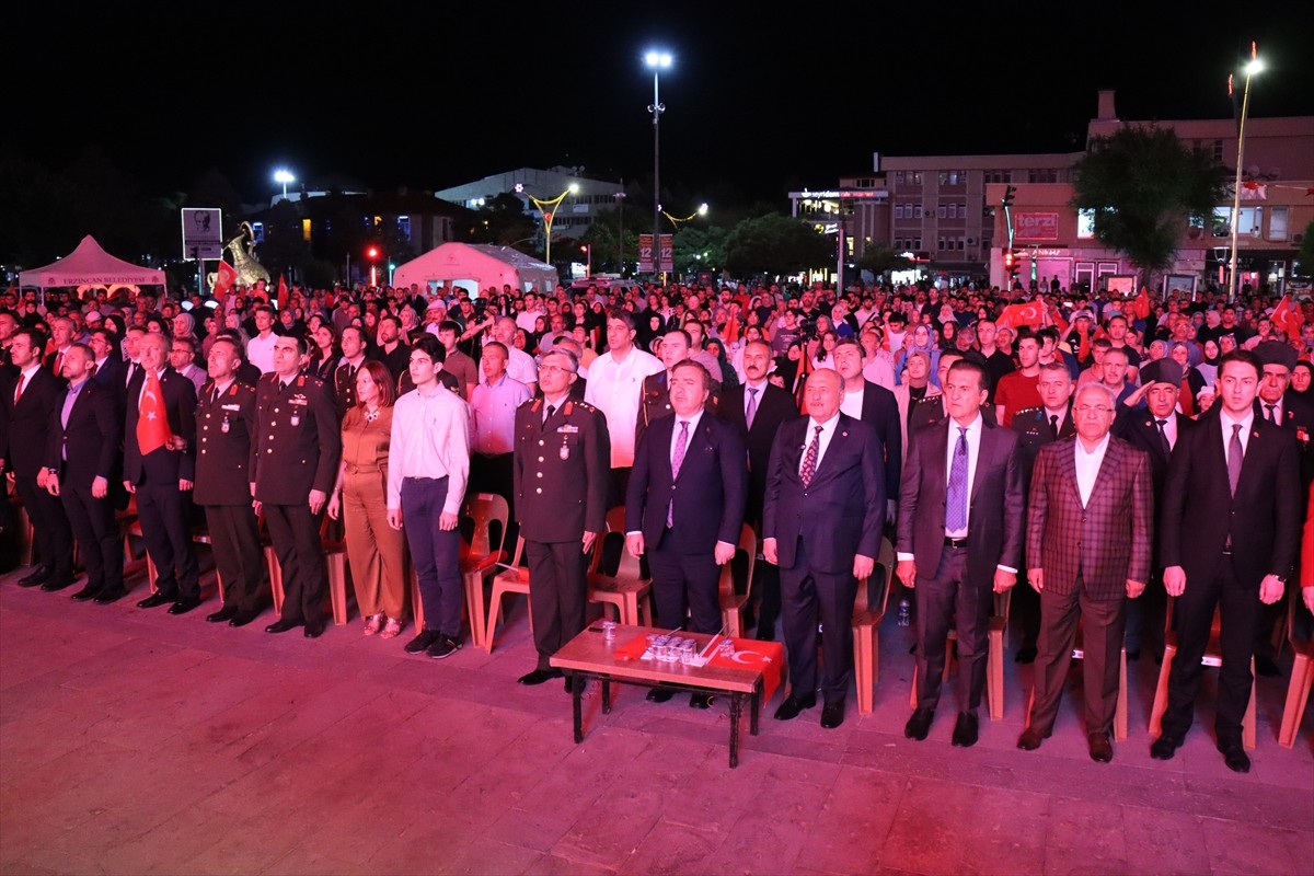 Erzincan'da 15 Temmuz Demokrasi ve Milli Birlik Günü dolayısıyla anma programı düzenlendi. Program...