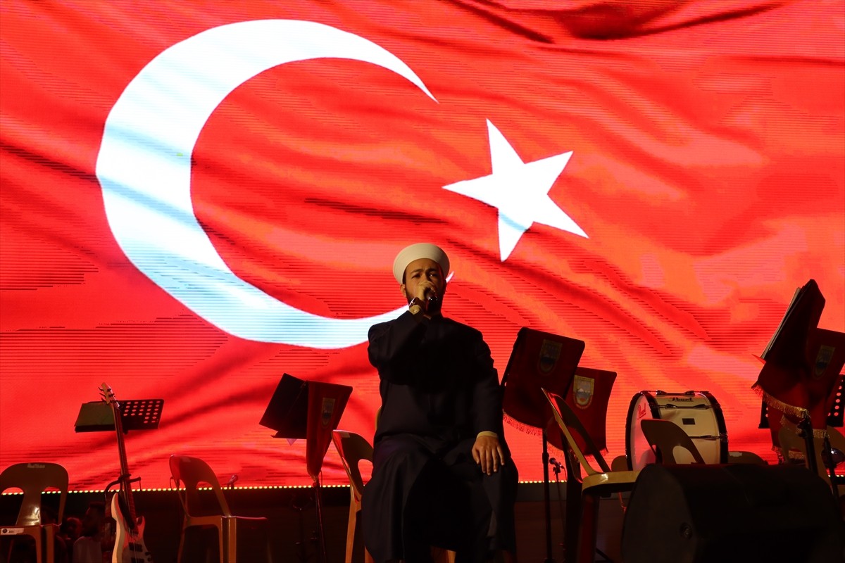 Erzincan'da 15 Temmuz Demokrasi ve Milli Birlik Günü dolayısıyla anma programı düzenlendi. Program...