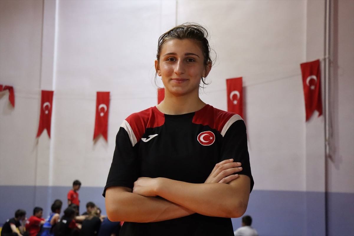 Erzincan'da yaşayan Ahıska Türkü milli güreşçi Elmira Yasin, olimpiyatlarda Türkiye'yi temsil etme...