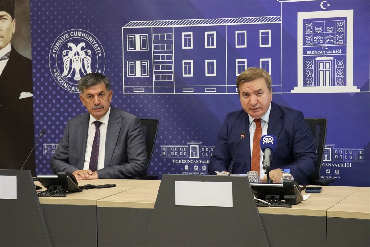 Erzincan Valisi Hamza Aydoğdu, İl Afet ve Acil Durum Müdürlüğü (AFAD) Toplantı Salonu'nda...