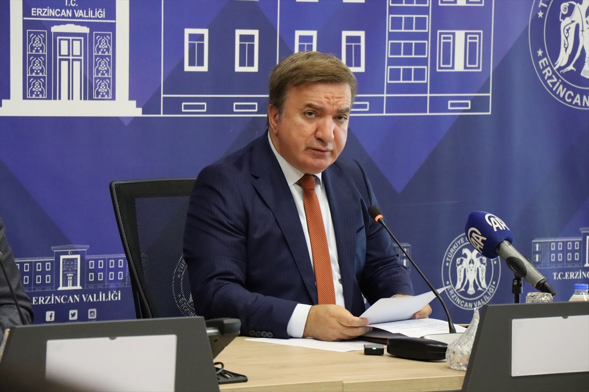 Erzincan Valisi Hamza Aydoğdu, İl Afet ve Acil Durum Müdürlüğü (AFAD) Toplantı Salonu'nda...